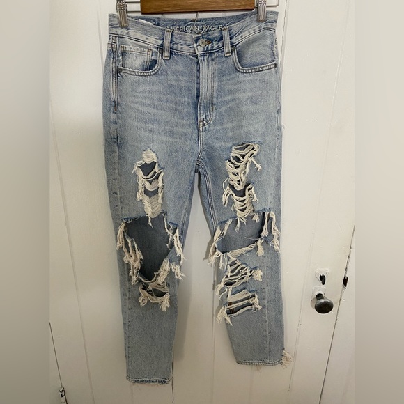 American Eagle Destroyed Mom Jeans Light Wash Size‎ 2 Regular - Picture 1 of 16